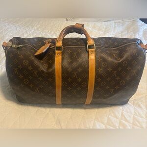 Louis Vuitton Keepall Bandouliere Brown Monogram Travel Bag w/ shoulder strap.